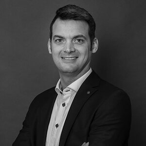 Karl Flasche, Finanzen